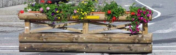 Separator with flower box